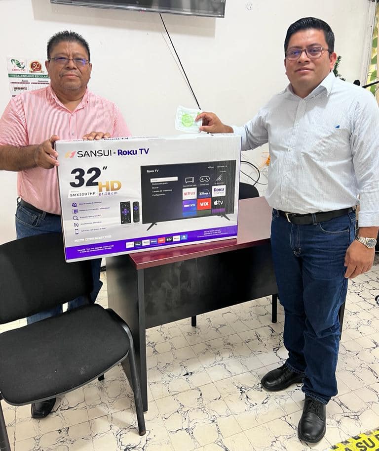 Entrega Secretario Premios de Sorteo Navideño - Imagen 1