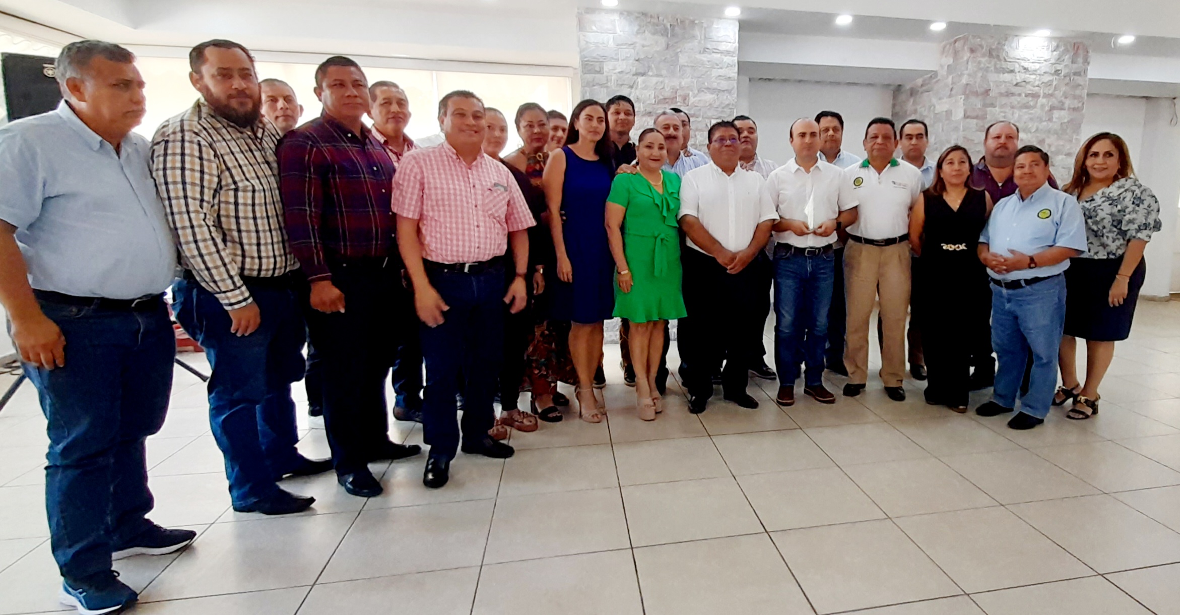 Reconoce STEMS-CECyTE  al Mtro.  Miguel Ángel Contreras Verdugo por su liderazgo directivo, académico, pero sobre todo por respetar los derechos labor - Imagen 1